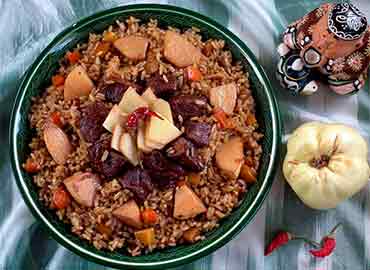 Pilaf with quinces