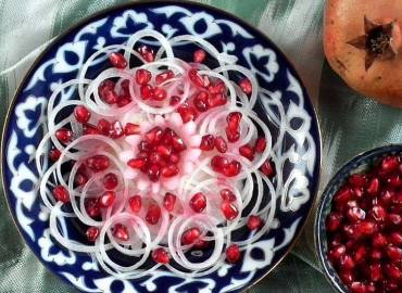 Pomegranate and onion salad