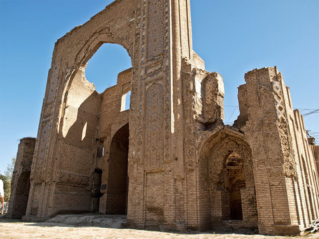 Ishrat-khana mausoleum